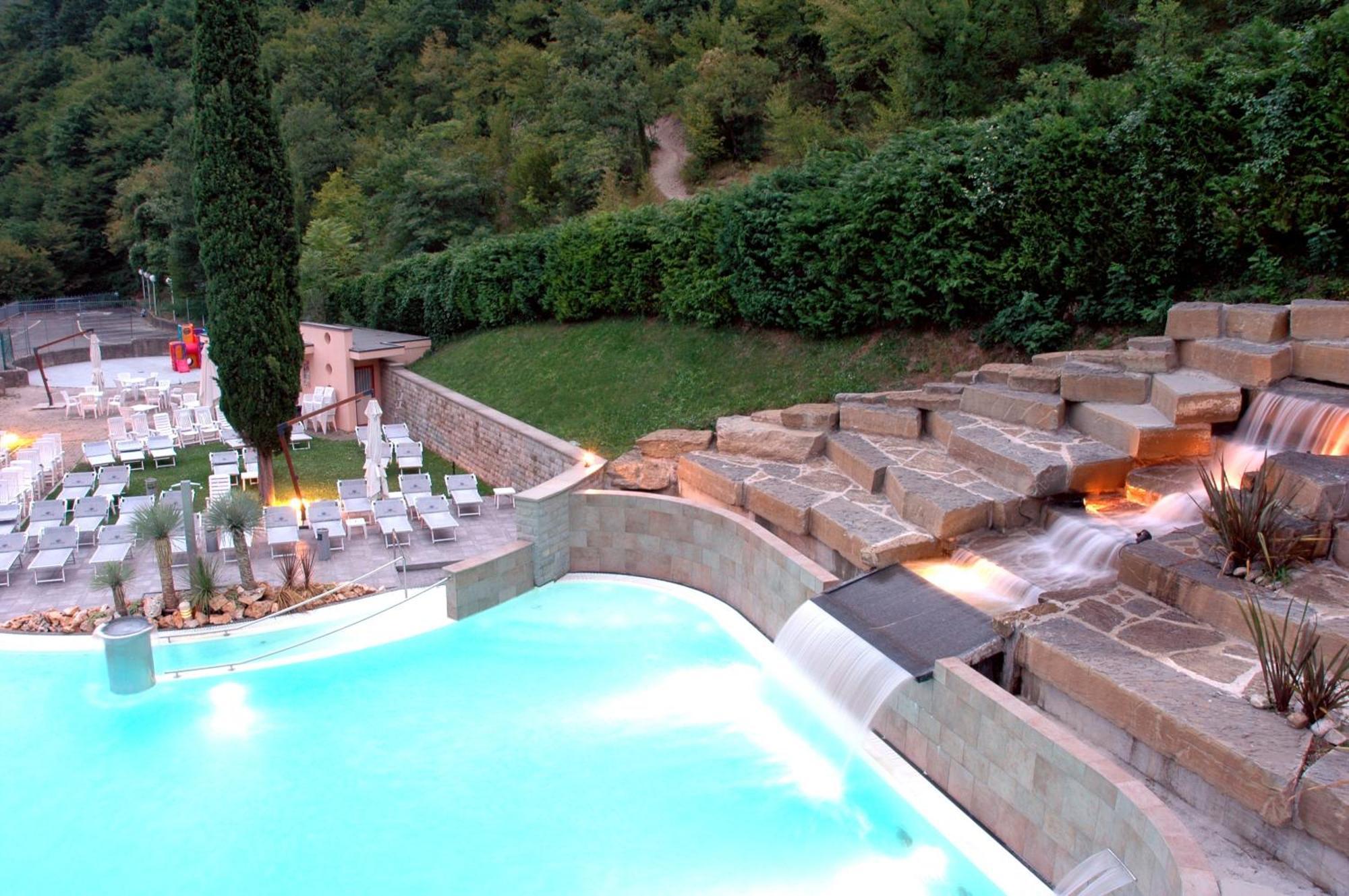 Roseo Euroterme Wellness Resort بانيو دي رومانيا المظهر الخارجي الصورة